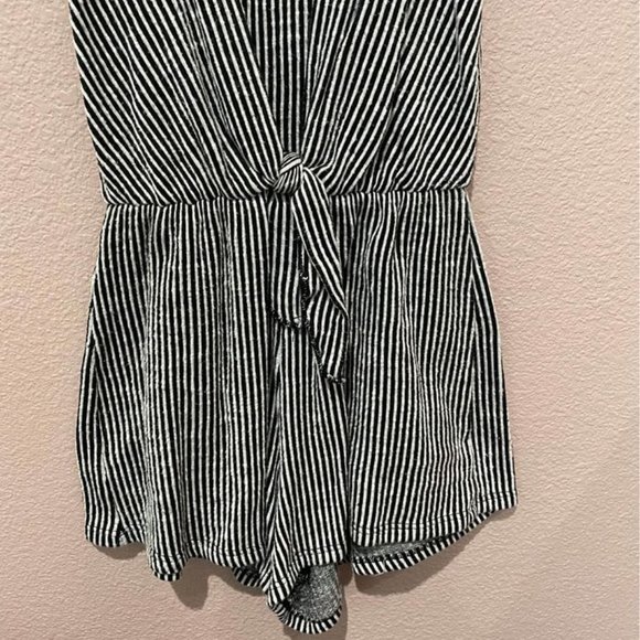 Caution to the Wind Girl’s Black/White Striped Romper - 6/7 - Picture 5 of 8